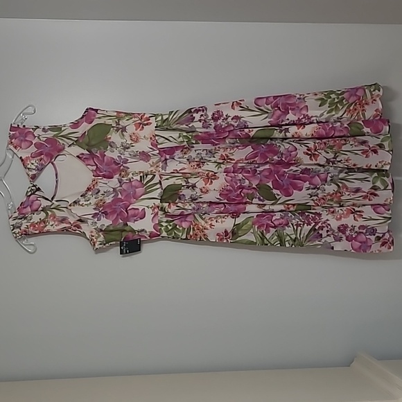 Gabby Skye Wedding Guest Dress 12 - Picture 10 of 10